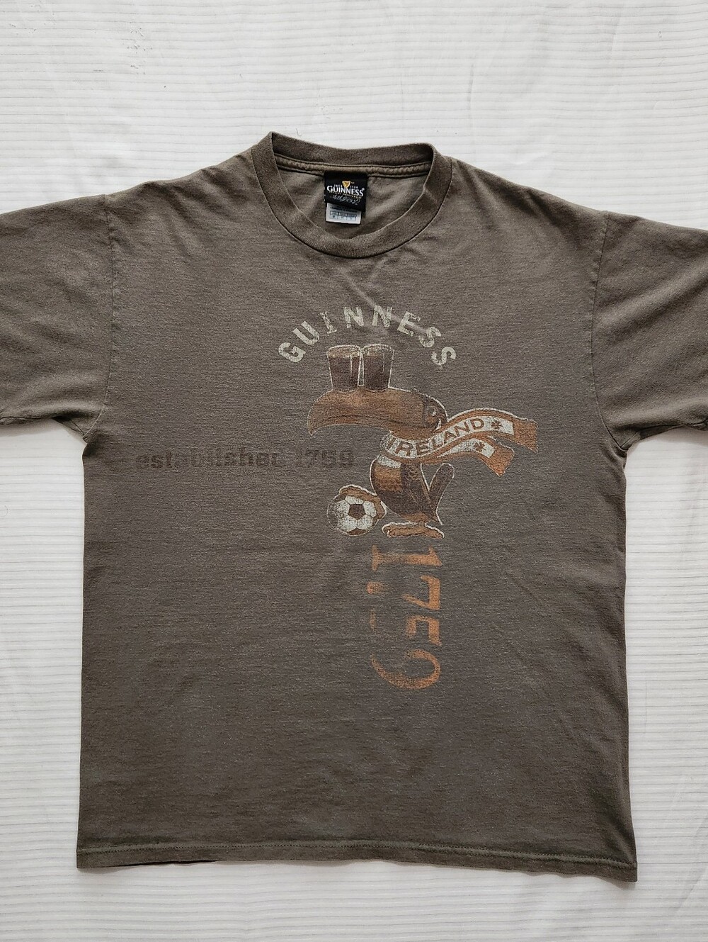 Vintage Guinness Toucan Ireland Futbol T-Shirt, size M